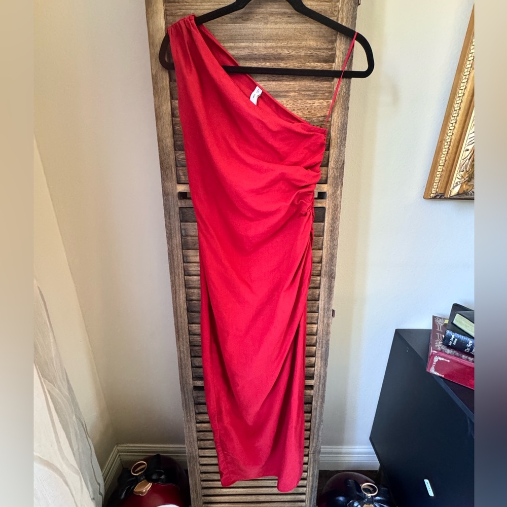 MANGO Elegant Red One-Shoulder Linen Dress - Picture 3 of 9